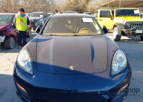 2011 Porsche Panamera 4 z USA, uszkodzony, nr VIN WP0AA2A7XBL013400